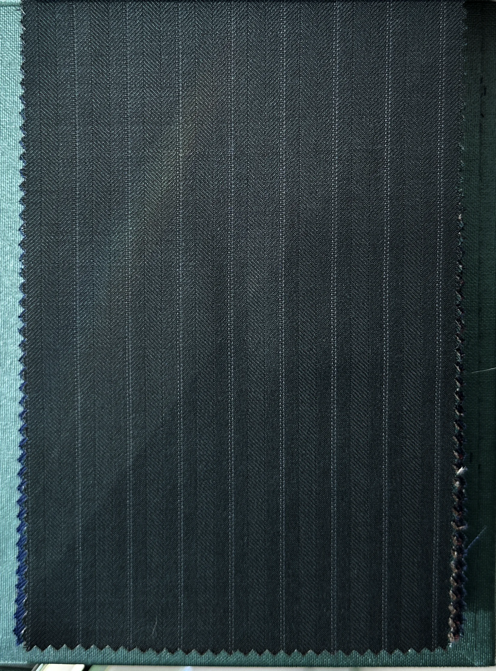 Dormeuil Amadeus 365 — fabric texture